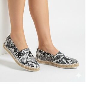 Secrets Shoes Women's Black White Snake Print Slip‎ On Espadrille Flats  9 NEW